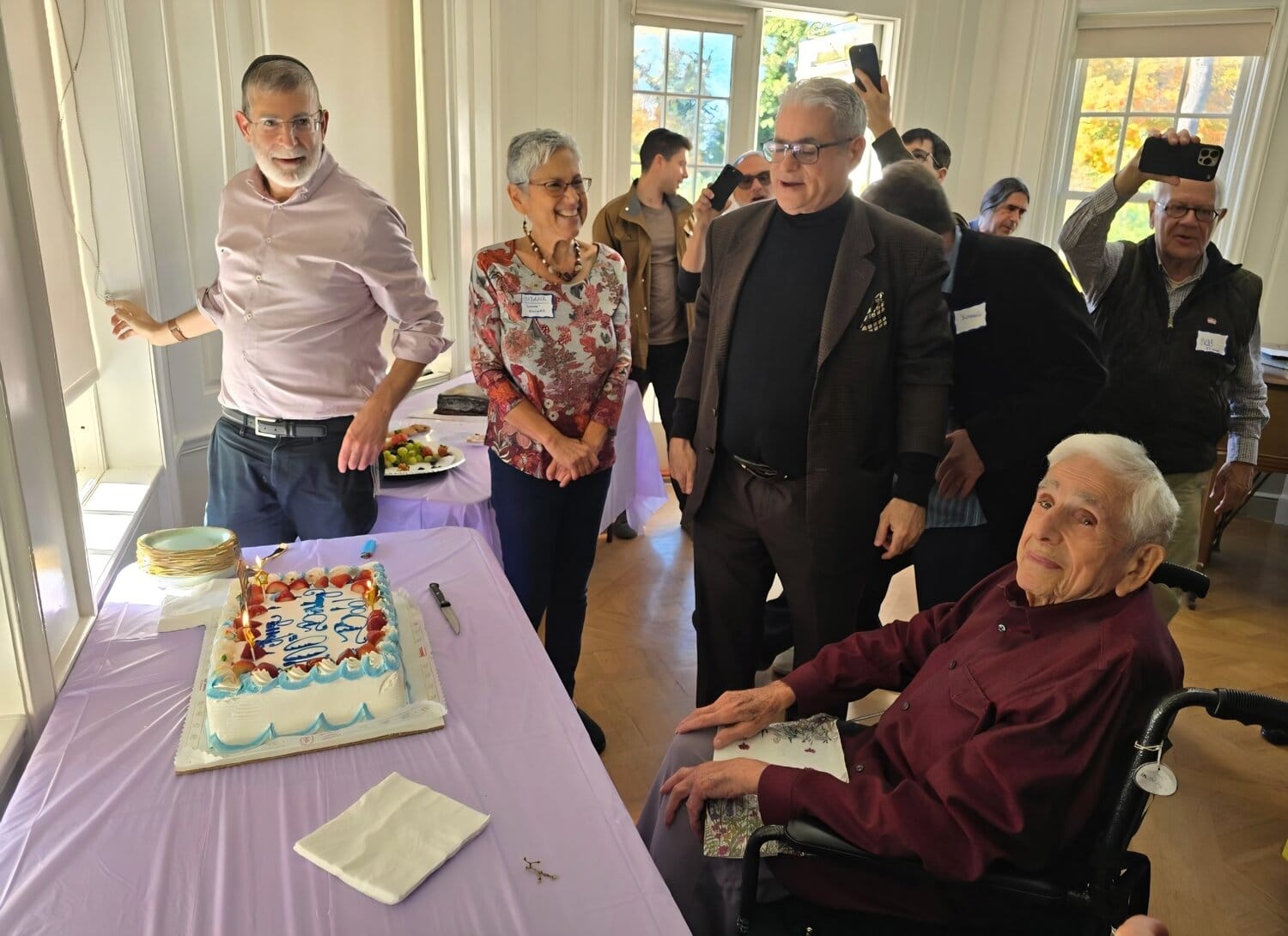 从害羞的童子军到格伦科夫 (Glen Cove) 的领袖,鲍勃·普拉弗 (Bob Praver) 庆祝 100 周年的目标