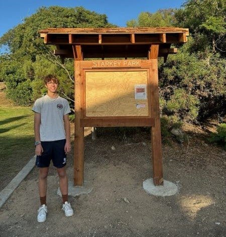 童子军为拉霍亚的斯塔基公园提供了一个新的公告牌