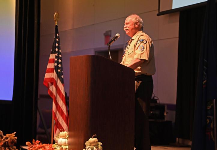 Norman Krumenacker III法官在2025年杰出公民奖颁奖典礼上发表演讲