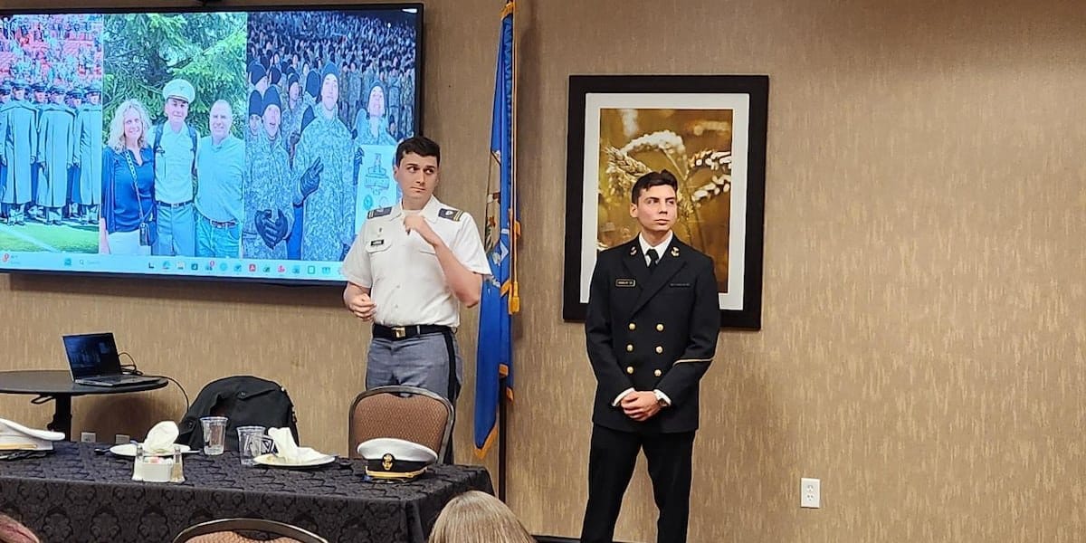 劳顿军事学院学员回国激励当地学生 | Lawton military academy cadets return home to inspire local students