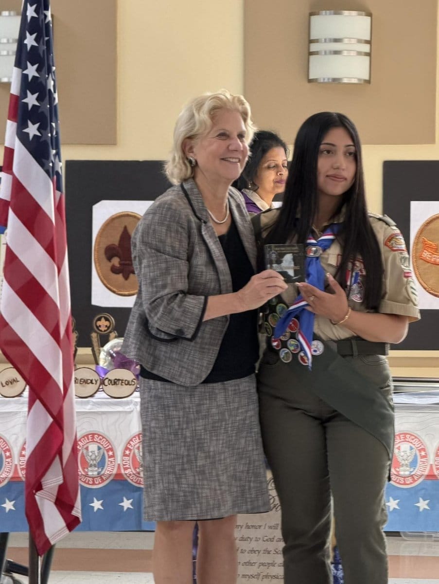 梅耶参议员表彰切斯特港女鹰童子军 | Senator Mayer Honors Female Port Chester Eagle Scout