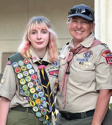 西米谷鹰童子军的骄傲：一男一女续写传奇 | Simi Valley's Eagle Scouts: A Boy and a Girl Write New Chapters of Excellence