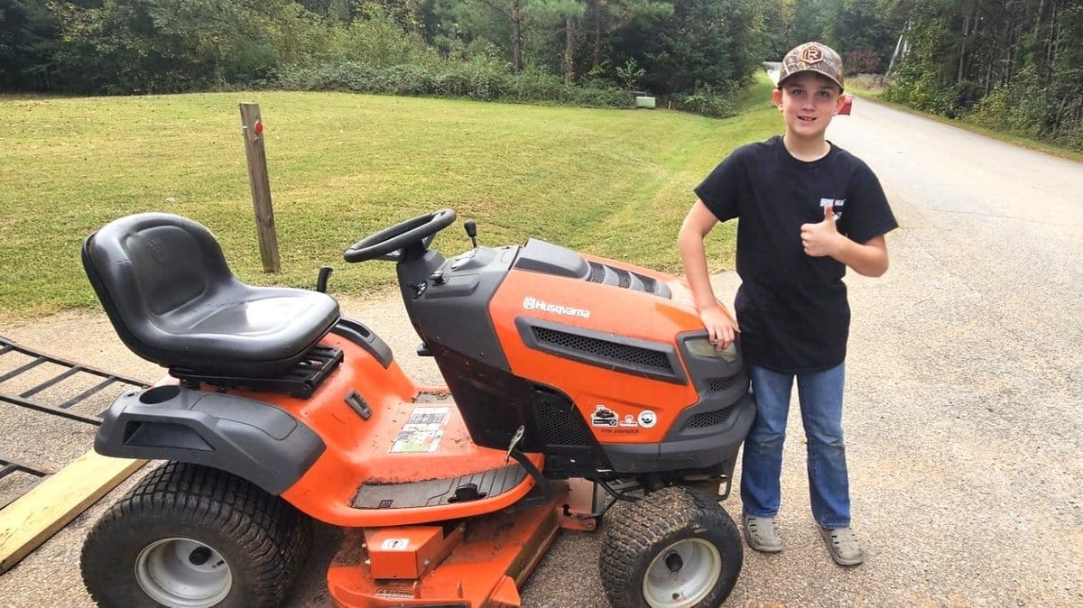 韦恩县 11 岁男孩在割草机竞赛中获胜，开始自己创业 | Wayne County boy, 11, wins lawnmower in contest, starting own business