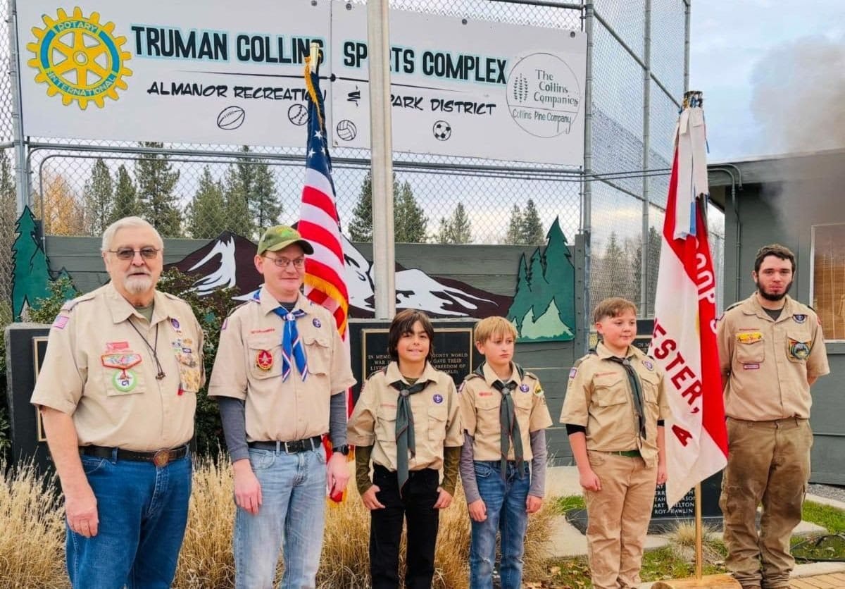 童子军举行焚烧旗帜仪式 | Boy Scouts conduct ceremonial flag burning