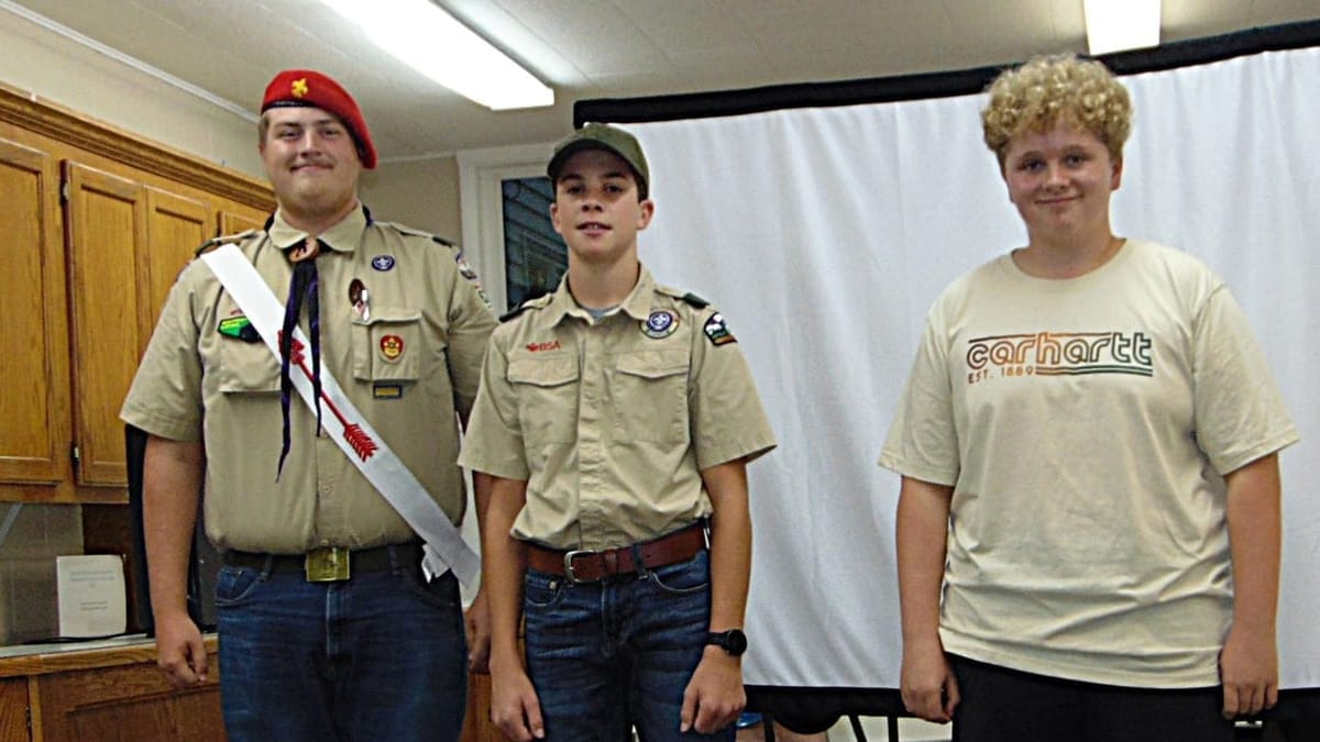 当地学生与霍诺尼加妇女俱乐部分享露营经验 | Local students share camp experiences with Hononegah Woman's Club