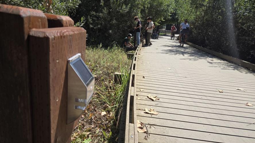 照亮社区步行道的鹰童军：Davin Nystrom的安全照明项目 | Eagle Scout Project Makes Downtown Walking Path Safer with New Light Fixtures