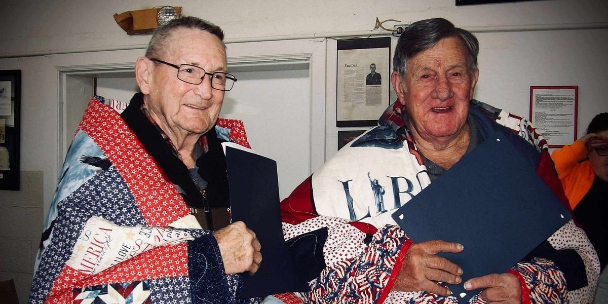 美国军团活动中展示的勇气被子 | Quilts of Valor presented at American Legion event