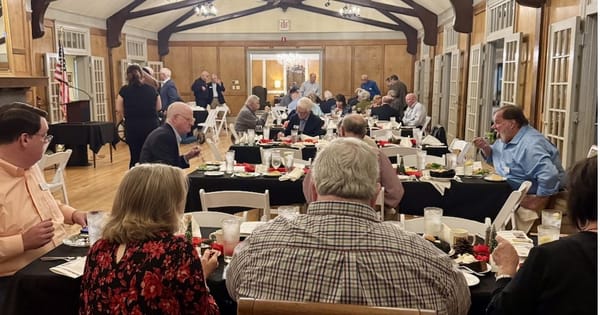 前 8 军童子军成员向童子军队长致敬 | - Former Troop 8 Boy Scouts members honor scoutmaster | News | annistonstar.com