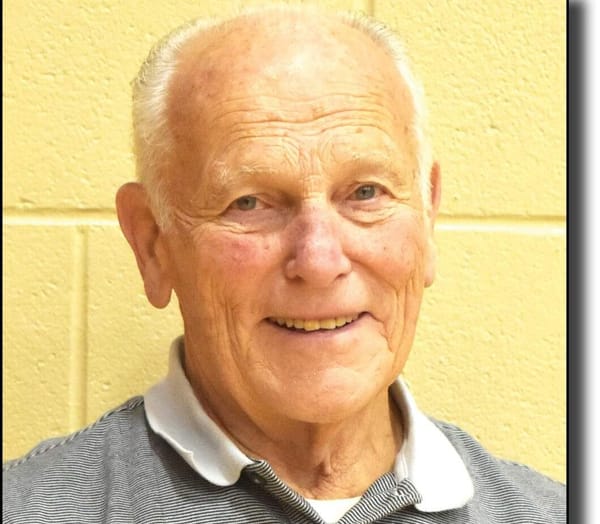 Leo Wixom 首位入选费耶特当地学区名人堂的人 | Leo Wixom First Inductee Into Fayette Local School District Hall Of Fame