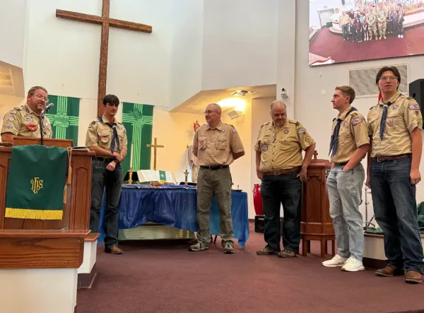 柯林斯维尔三位鹰童子军的荣耀时刻：第98部队见证青春梦想的实现 | Collinsville Troop 98 Celebrates Three New Eagle Scouts: Witnessing Youth Dreams Come True