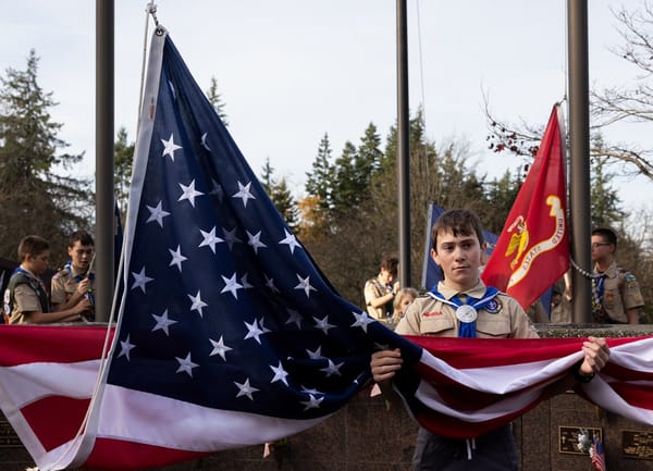 画廊：贝灵厄姆童子军举办退伍军人节仪式 | Gallery: Bellingham Scouts host Veterans Day ceremony