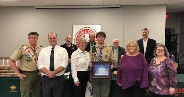 贝尔荣获鹰级童子军荣誉 | Bell earns Eagle Scout honor