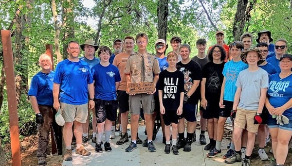 鹰童子军候选人在天后教堂建造圣卢克神殿