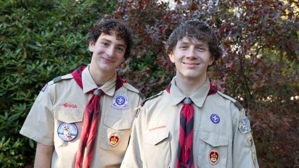 马什皮童子军将受伤的妇女抬下新罕布什尔州山 | Mashpee Boy Scouts carry injured woman down N.H. mountain