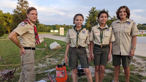 圣路易斯三姐妹重新定义了鹰级童子军的面貌，创造了历史 | 3 St. Louis sisters make history by redefining what an Eagle Scout looks like
