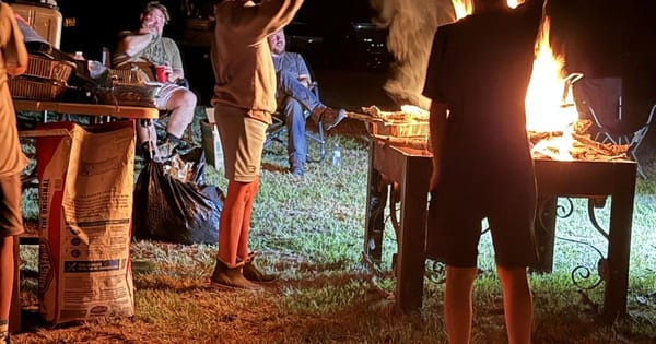 童军部队的户外冒险之旅：为年轻探险家提供理想体验 | Scouting Troops Offer Ideal Experiences for Youthful Explorers